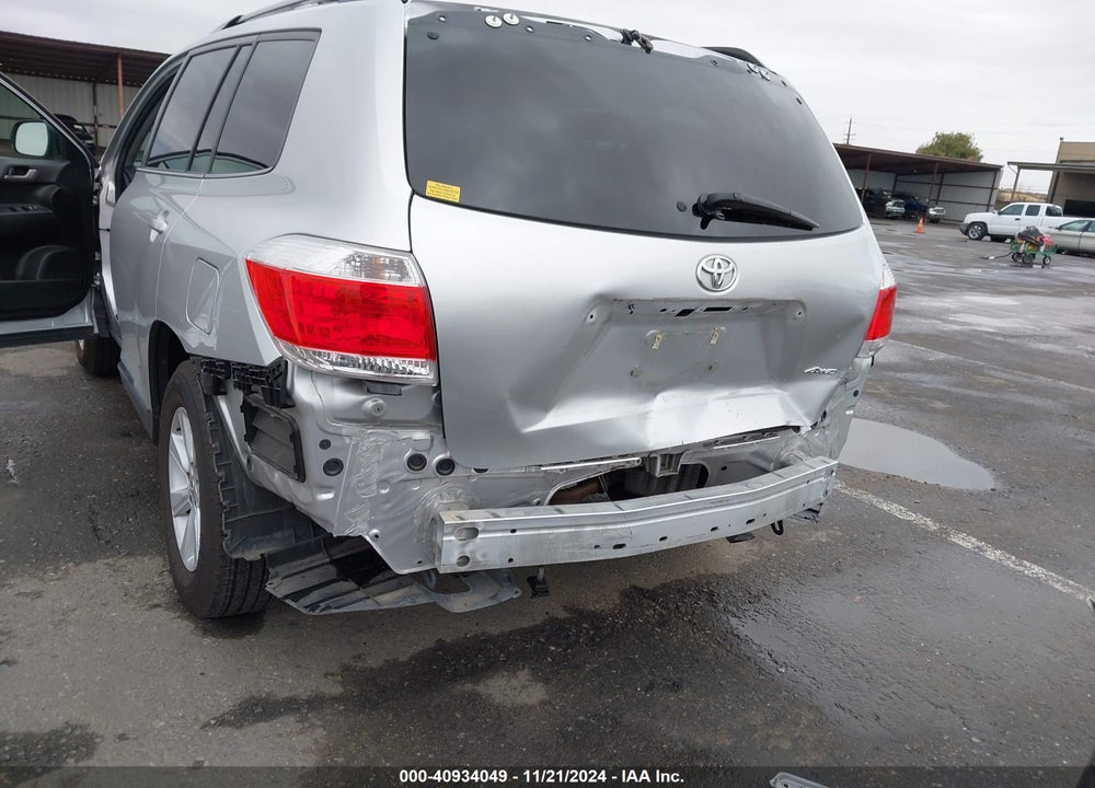 2013 TOYOTA HIGHLANDER PLUS/SE VIN: 5TDBK3EH8DS194864