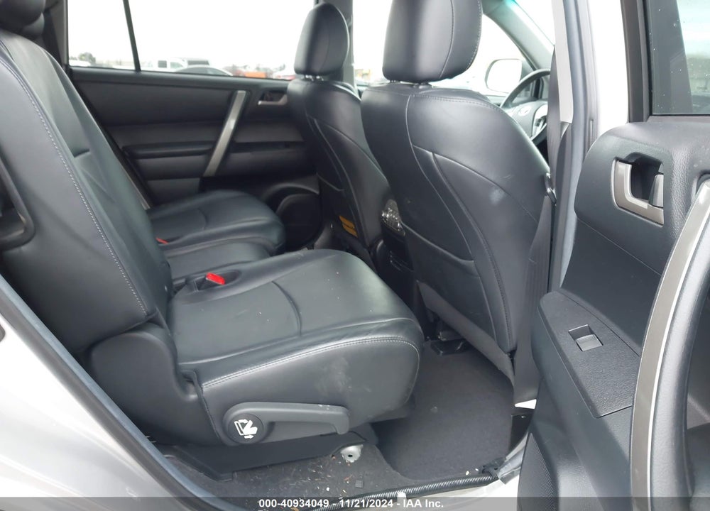 2013 TOYOTA HIGHLANDER PLUS/SE VIN: 5TDBK3EH8DS194864
