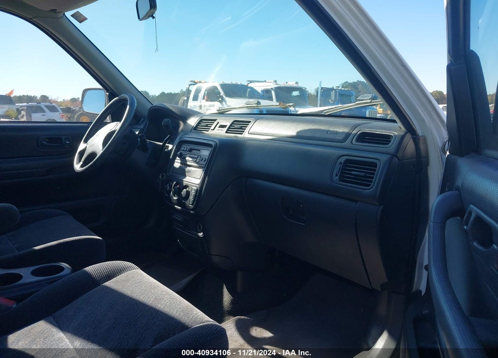 1999 HONDA CR-V LX VIN: JHLRD2846XC022319