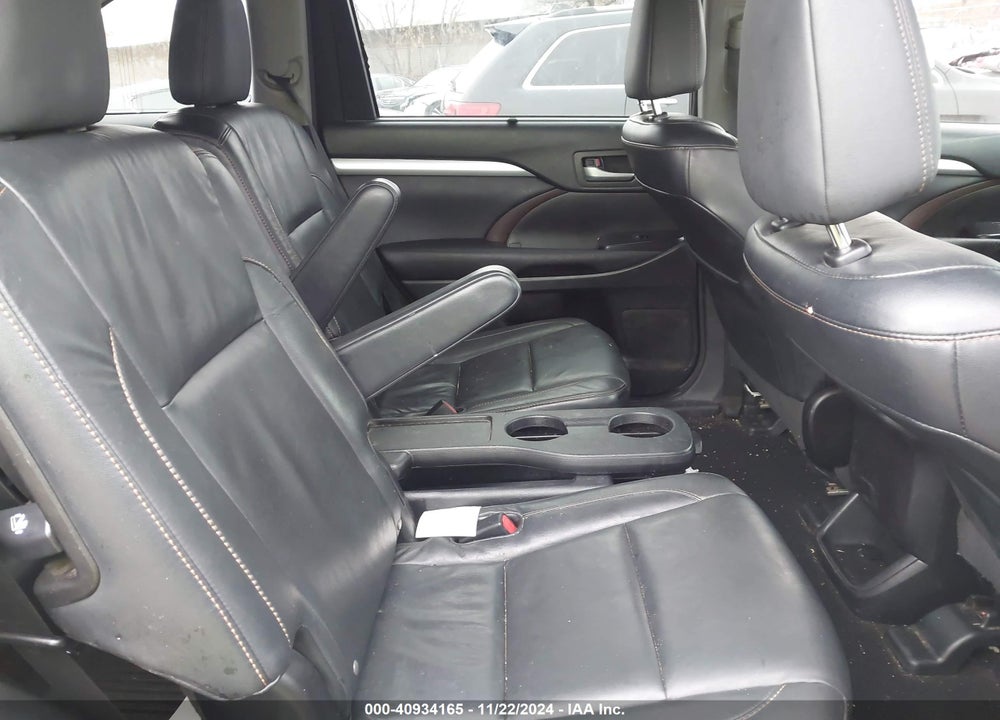 2016 TOYOTA HIGHLANDER XLE V6 VIN: 5TDJKRFH7GS226060