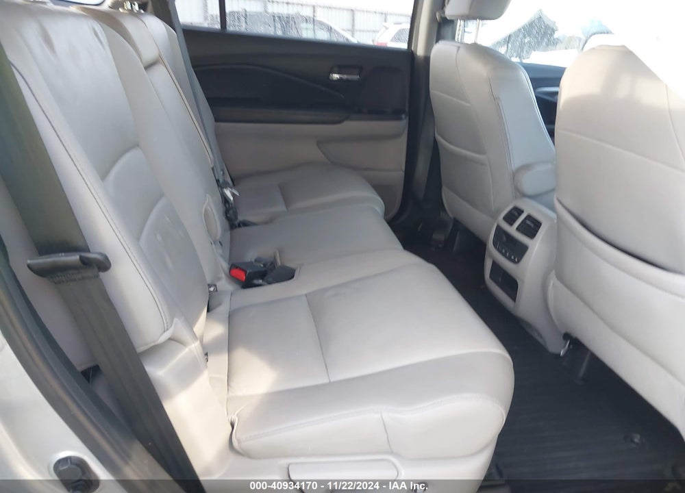 2018 HONDA PILOT EX-L VIN: 5FNYF6H55JB013351