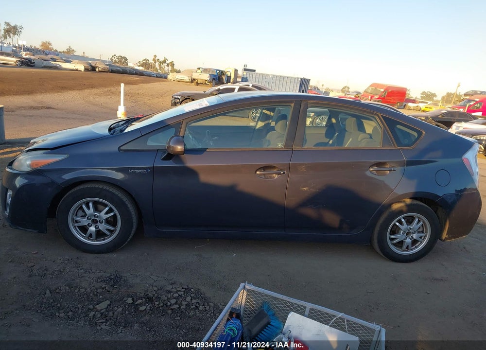 2011 TOYOTA PRIUS TWO VIN: JTDKN3DU2B1478846