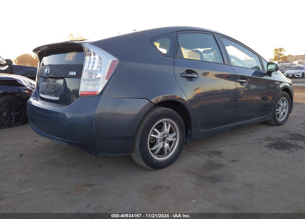 2011 TOYOTA PRIUS TWO VIN: JTDKN3DU2B1478846