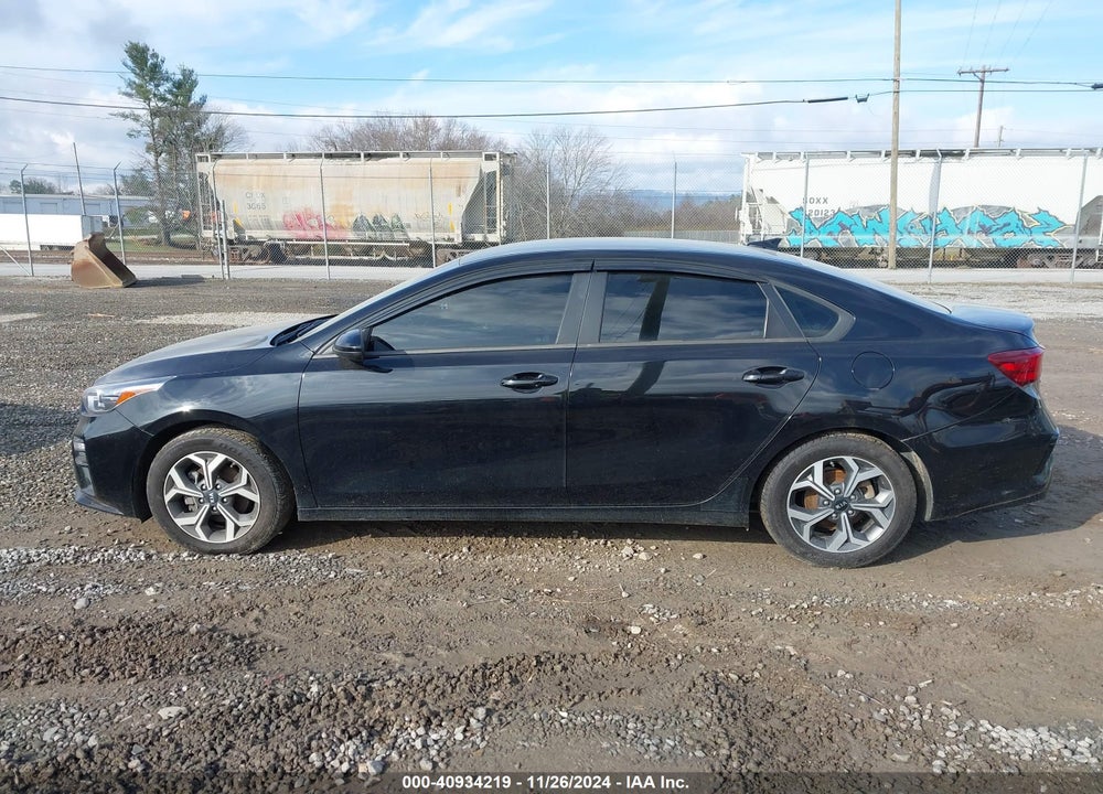 2019 KIA FORTE LXS VIN: 3KPF24AD7KE083353