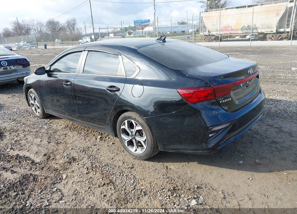 2019 KIA FORTE LXS VIN: 3KPF24AD7KE083353