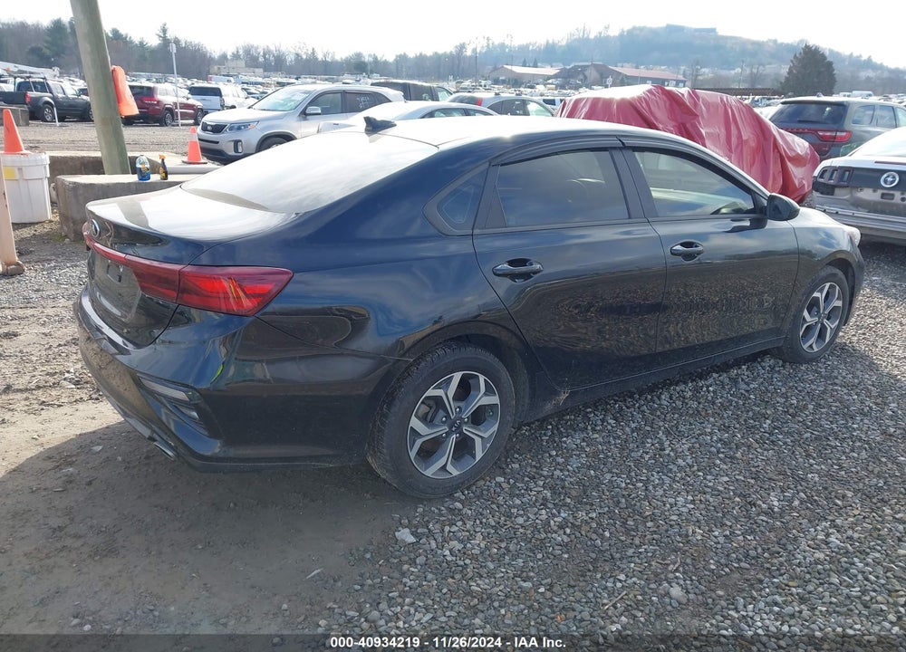 2019 KIA FORTE LXS VIN: 3KPF24AD7KE083353