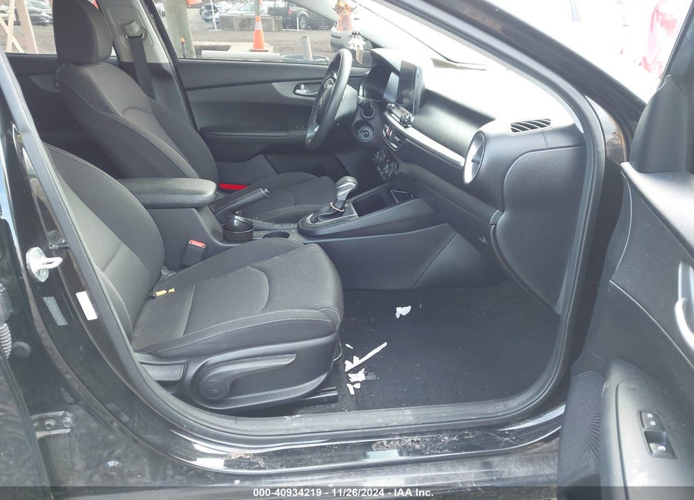 2019 KIA FORTE LXS VIN: 3KPF24AD7KE083353