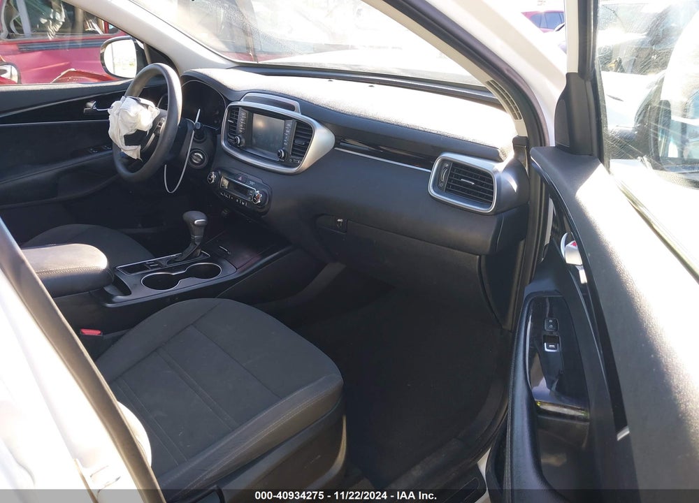 2019 KIA SORENTO 3.3L LX VIN: 5XYPG4A53KG494413