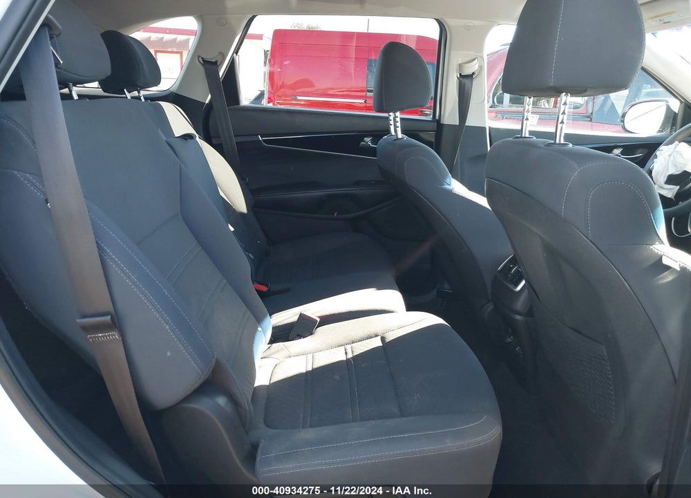 2019 KIA SORENTO 3.3L LX VIN: 5XYPG4A53KG494413