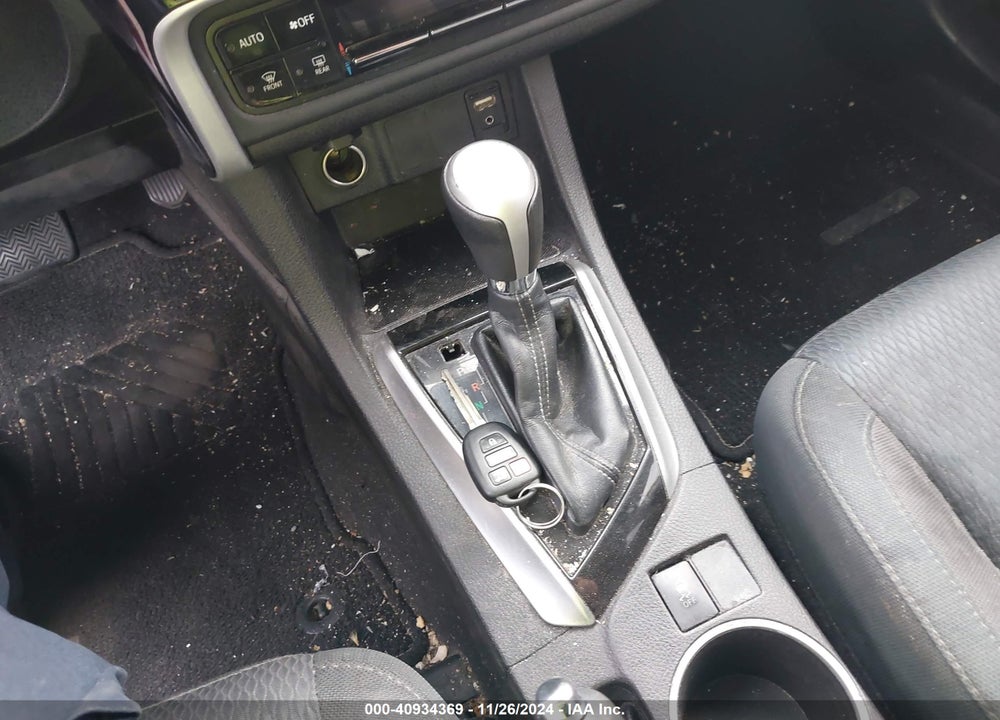 2018 TOYOTA COROLLA LE VIN: 5YFBURHE2JP791740