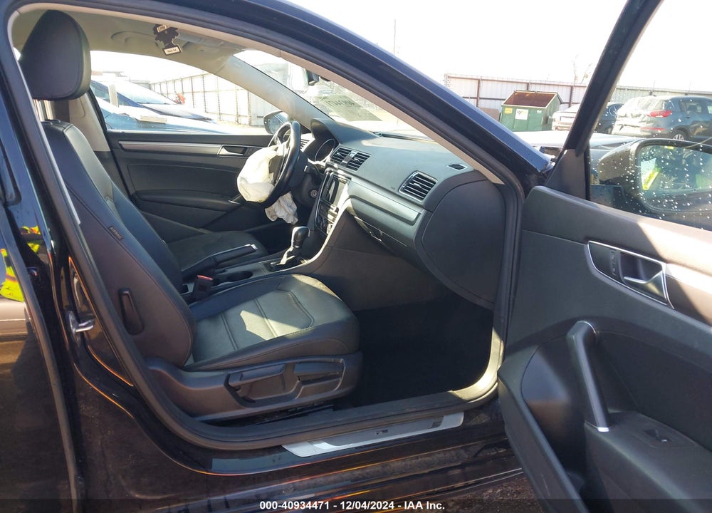2018 VOLKSWAGEN PASSAT VIN: 1VWAA7A30JC021351