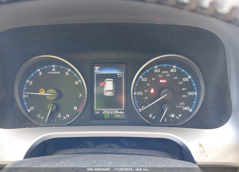 2018 TOYOTA RAV4 ADVENTURE/XLE VIN: JTMWFREV5JJ190116