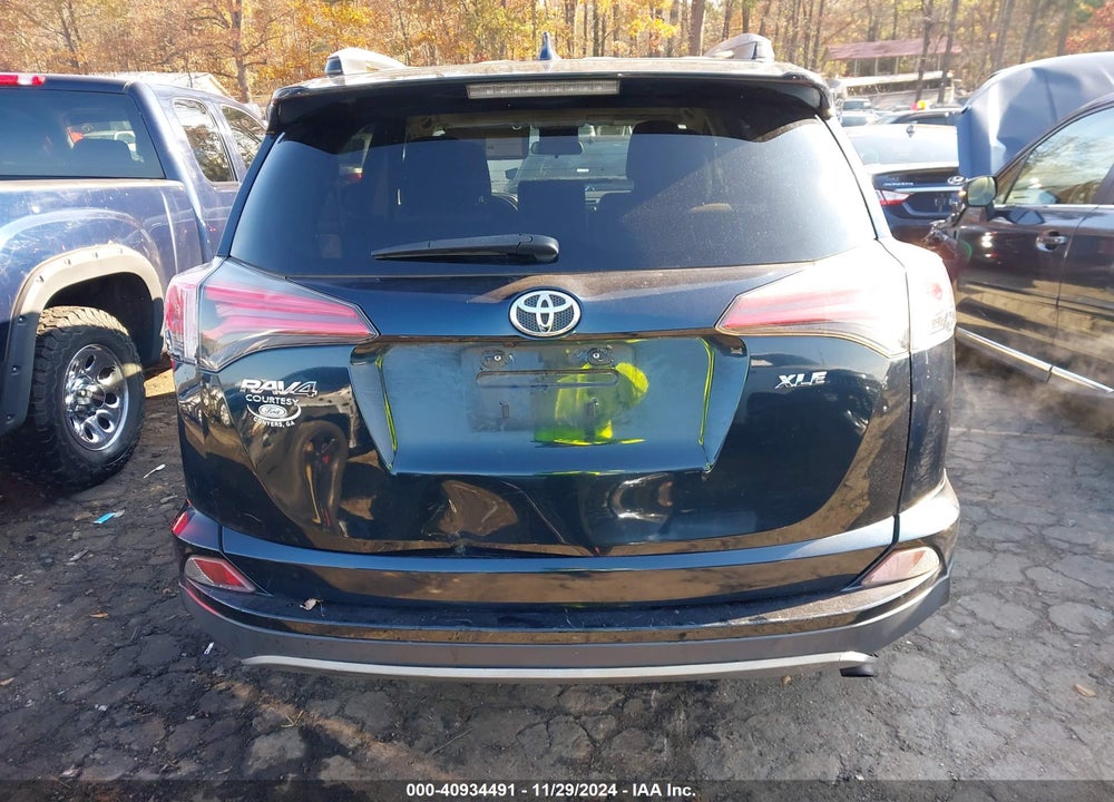 2018 TOYOTA RAV4 ADVENTURE/XLE VIN: JTMWFREV5JJ190116