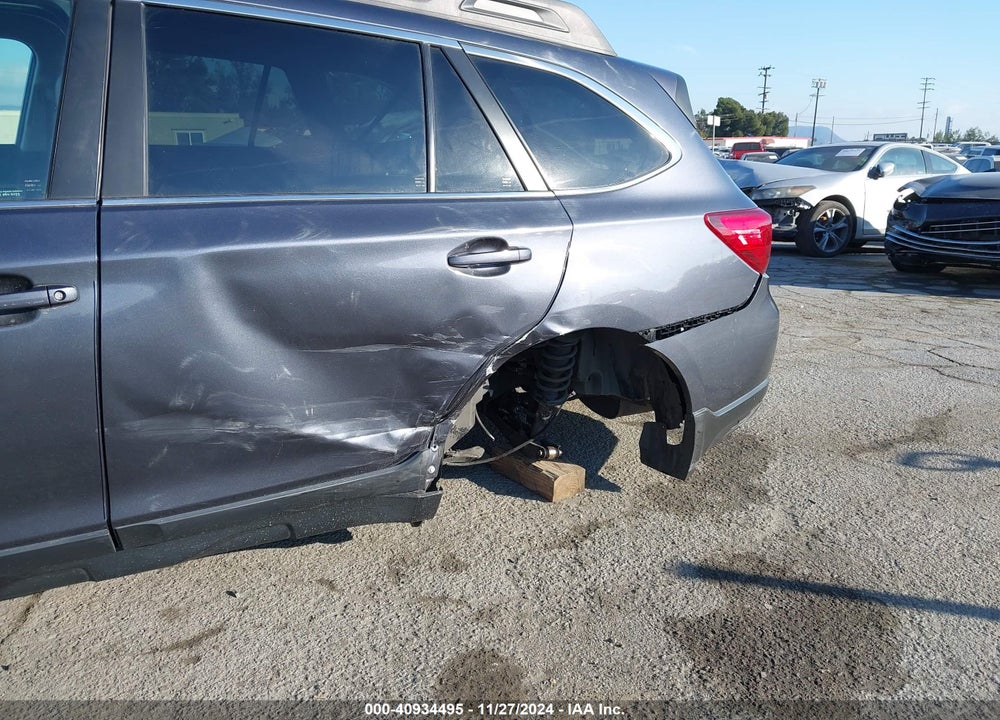 2017 SUBARU OUTBACK 3.6R LIMITED VIN: 4S4BSENC7H3319484