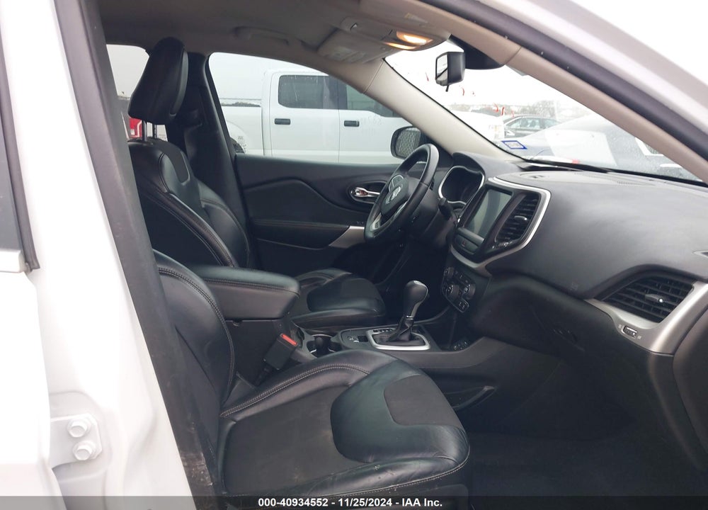 2018 JEEP CHEROKEE LATITUDE PLUS FWD VIN: 1C4PJLLB3JD518589