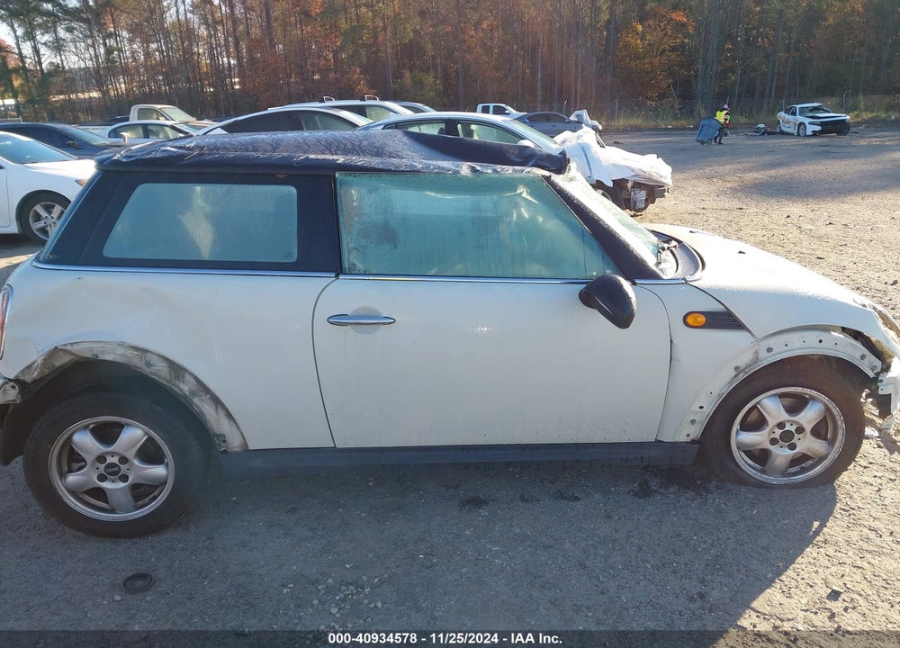 2007 MINI COOPER --- VIN: WMWMF335X7TU61107