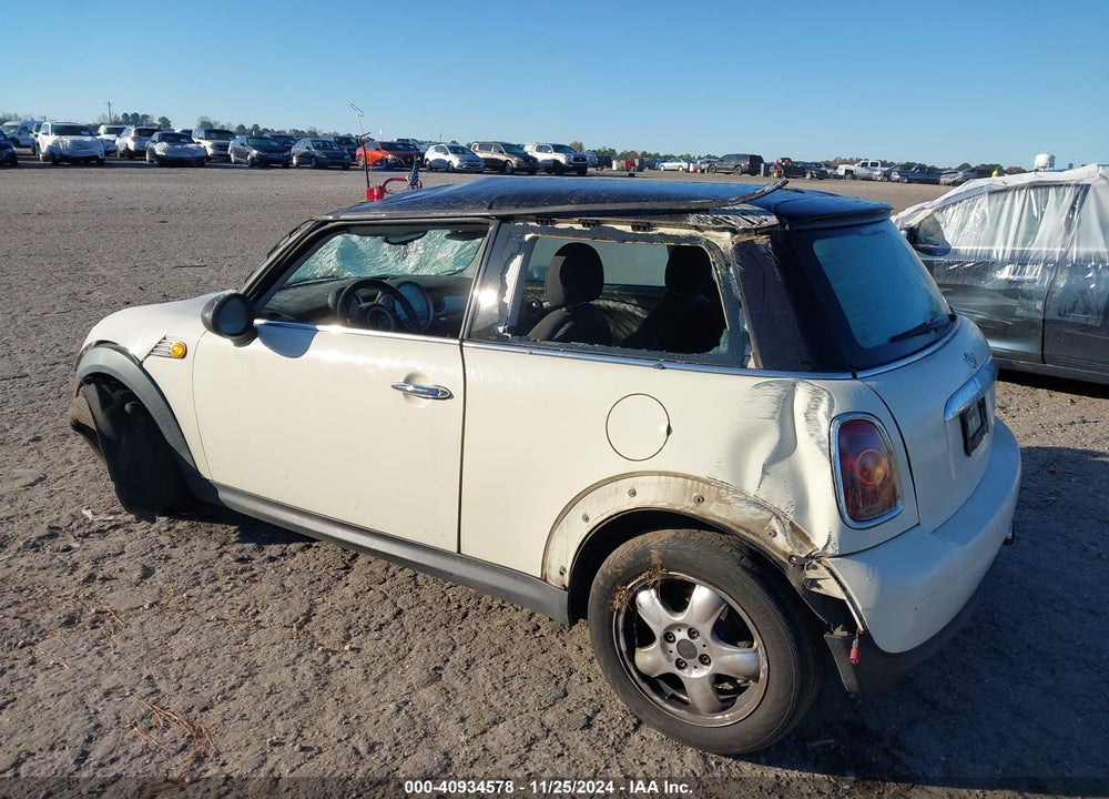 2007 MINI COOPER --- VIN: WMWMF335X7TU61107