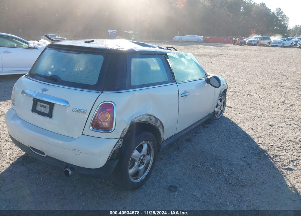 2007 MINI COOPER --- VIN: WMWMF335X7TU61107