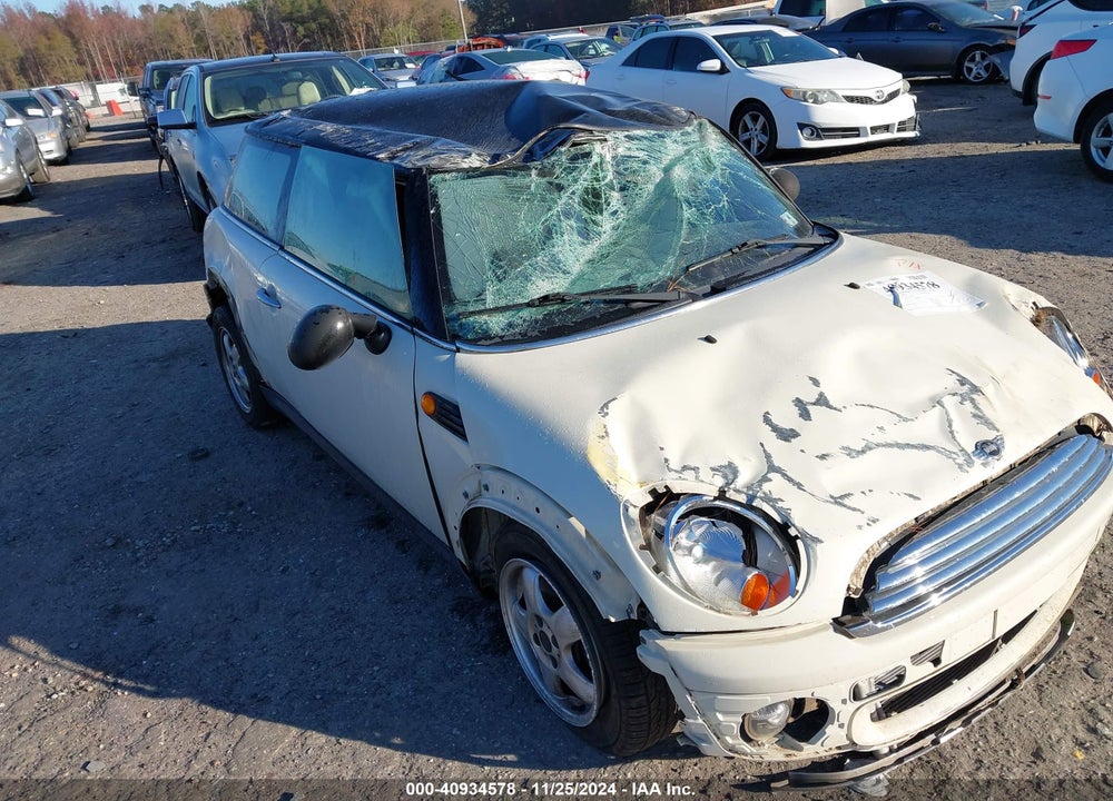 2007 MINI COOPER --- VIN: WMWMF335X7TU61107