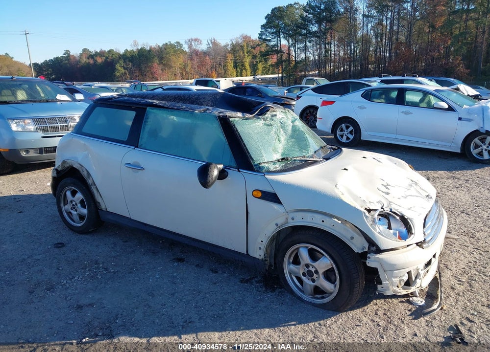 2007 MINI COOPER --- VIN: WMWMF335X7TU61107