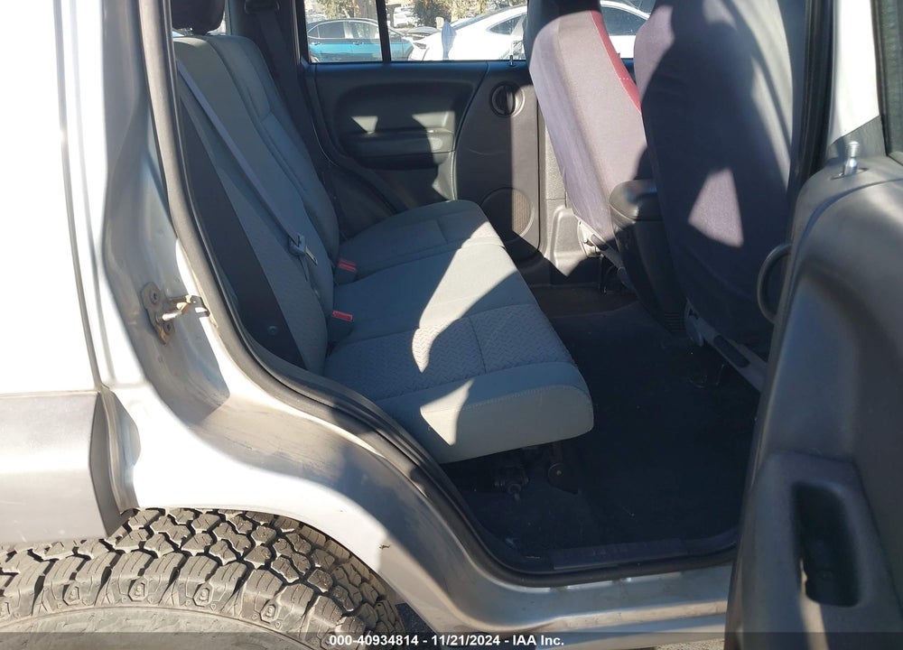 2004 JEEP LIBERTY SPORT VIN: 1J4GL48K74W217089