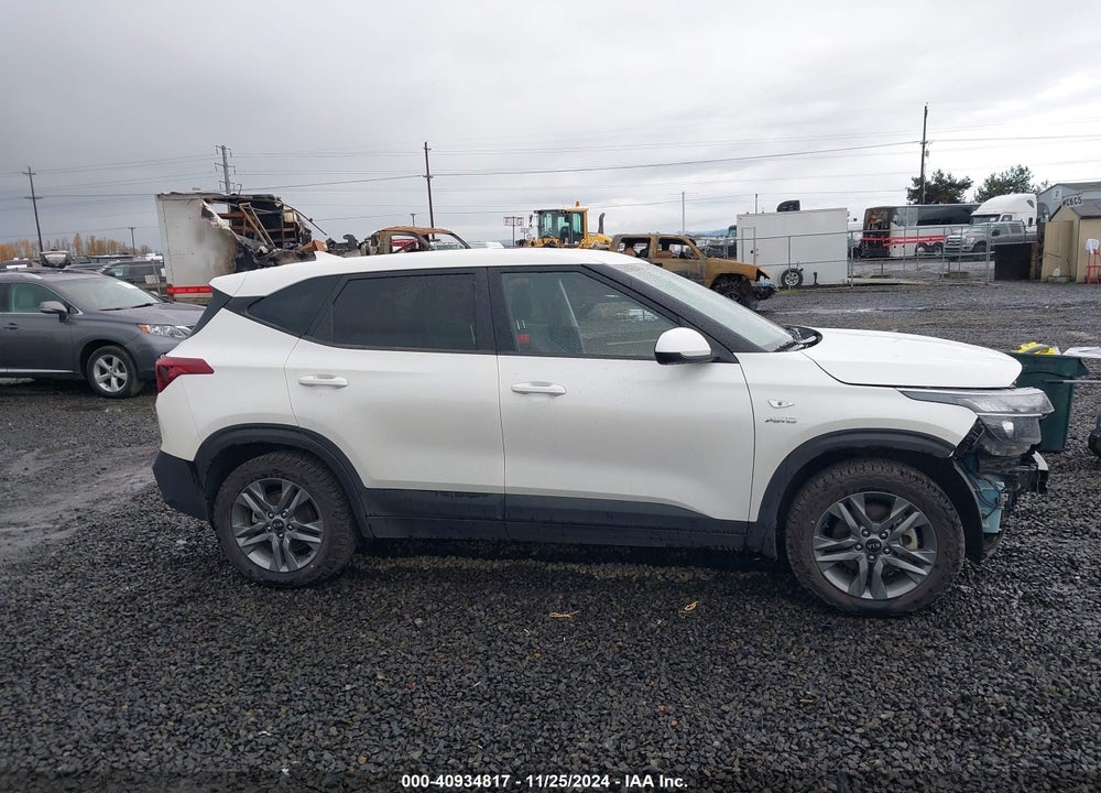 2021 KIA SELTOS LX VIN: KNDEPCAA7M7080940