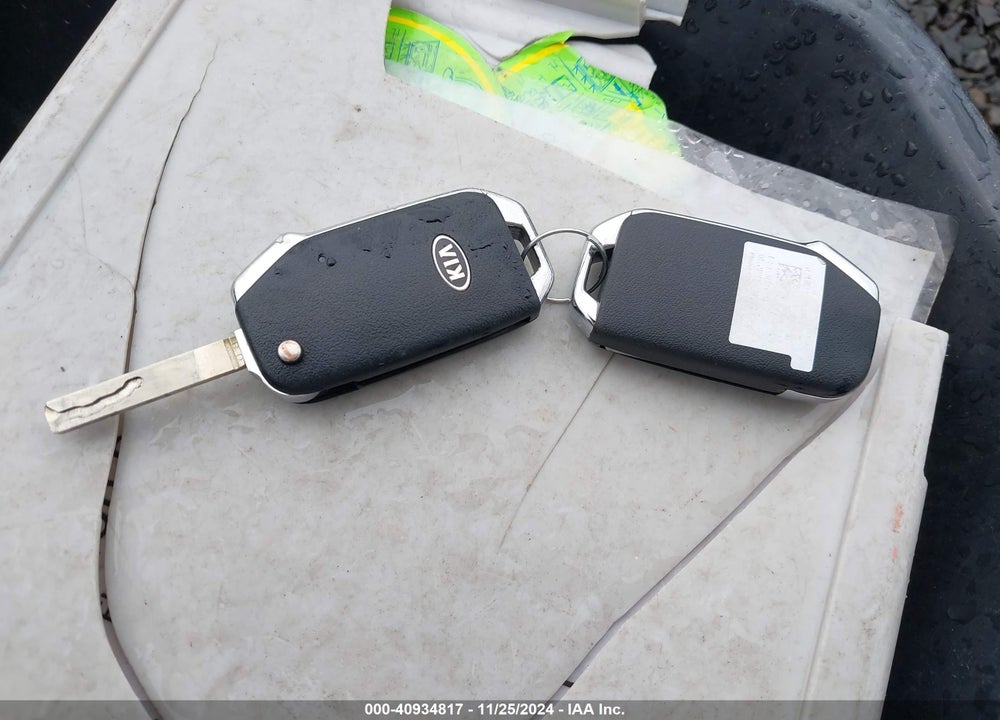 2021 KIA SELTOS LX VIN: KNDEPCAA7M7080940
