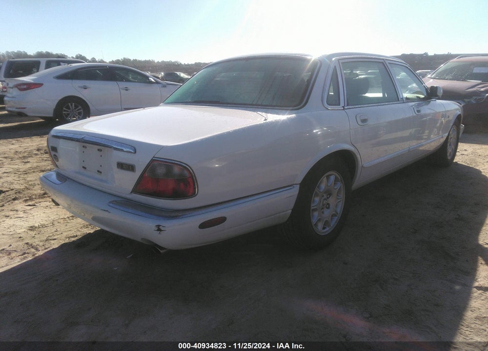 1998 JAGUAR XJ8 L VIN: SAJHX6245WC815045