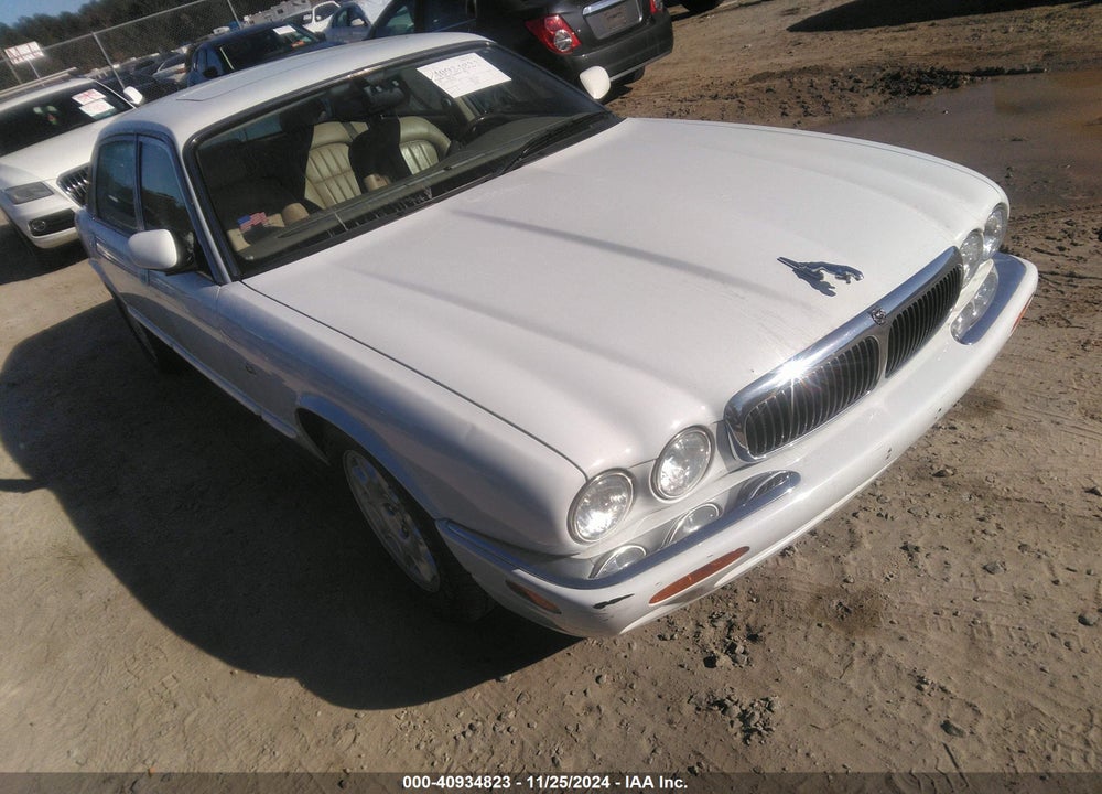 1998 JAGUAR XJ8 L VIN: SAJHX6245WC815045