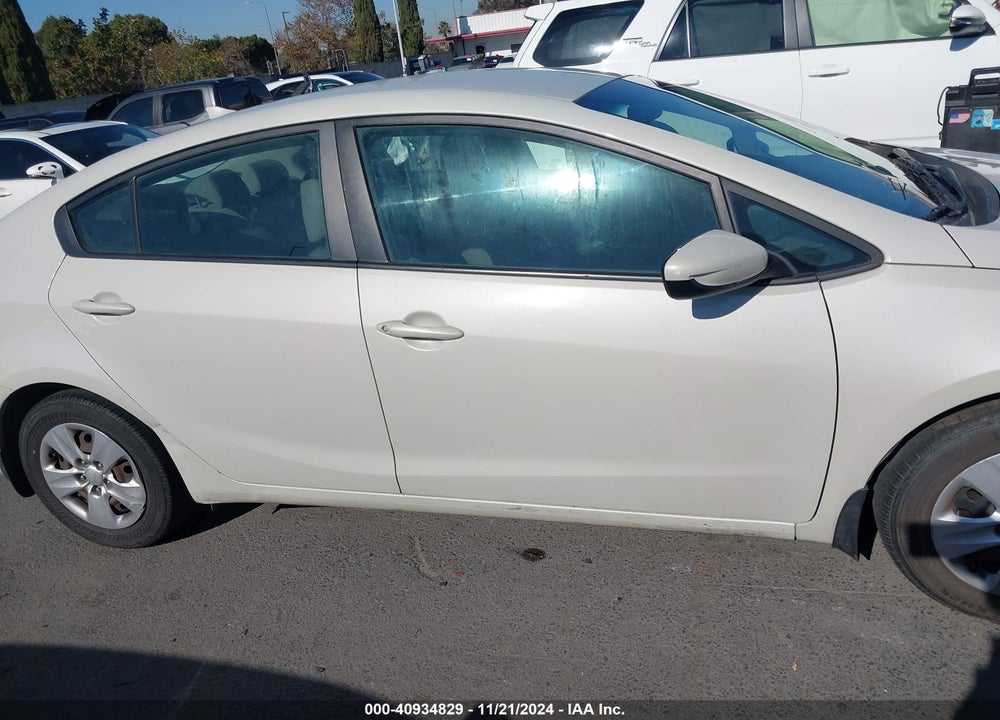 2015 KIA FORTE LX VIN: KNAFK4A68F5392667