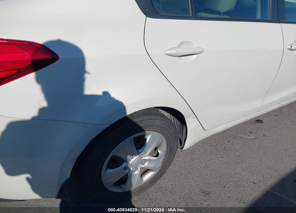 2015 KIA FORTE LX VIN: KNAFK4A68F5392667