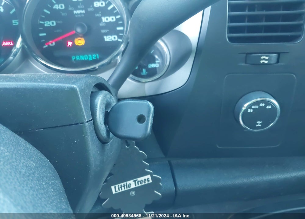 2011 CHEVROLET SILVERADO 1500 LT VIN: 3GCPKSE32BG304081