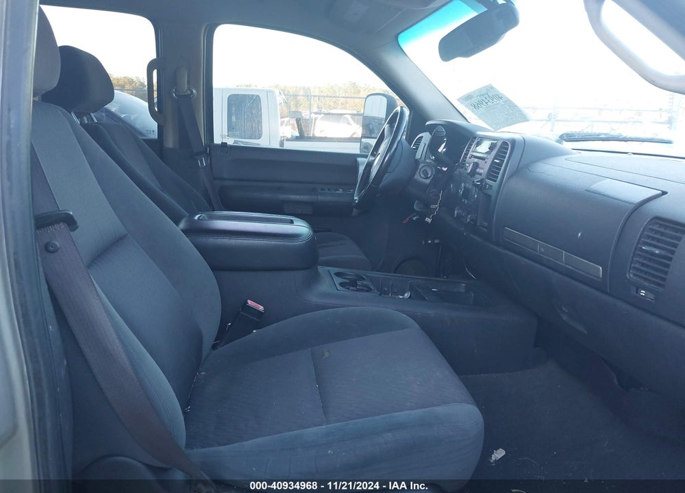 2011 CHEVROLET SILVERADO 1500 LT VIN: 3GCPKSE32BG304081