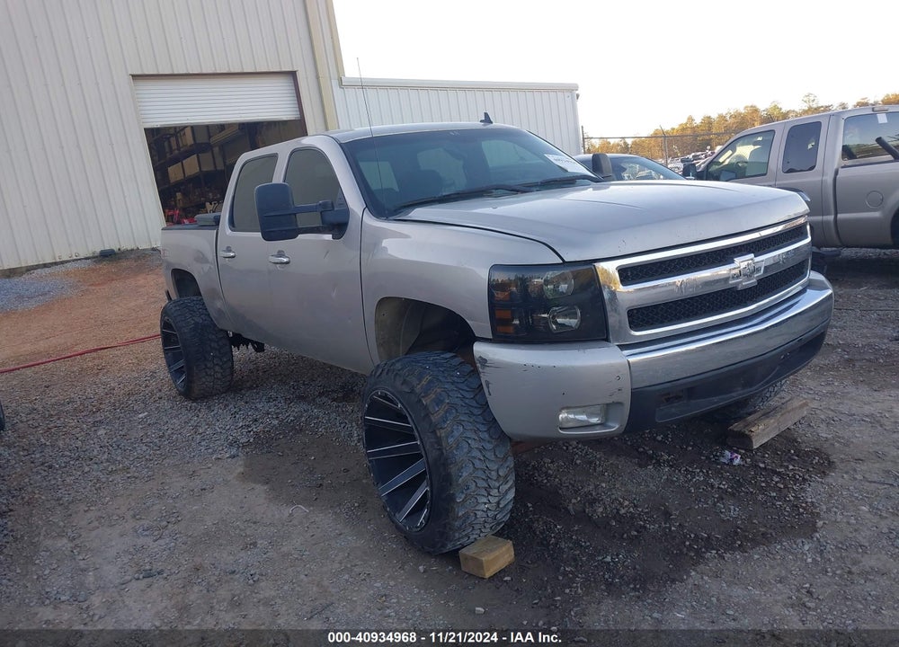 2011 CHEVROLET SILVERADO 1500 LT VIN: 3GCPKSE32BG304081