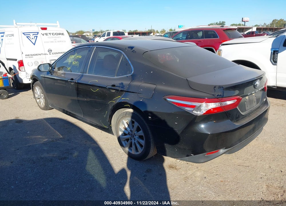 2018 TOYOTA CAMRY LE VIN: JTNB11HK8J3028898