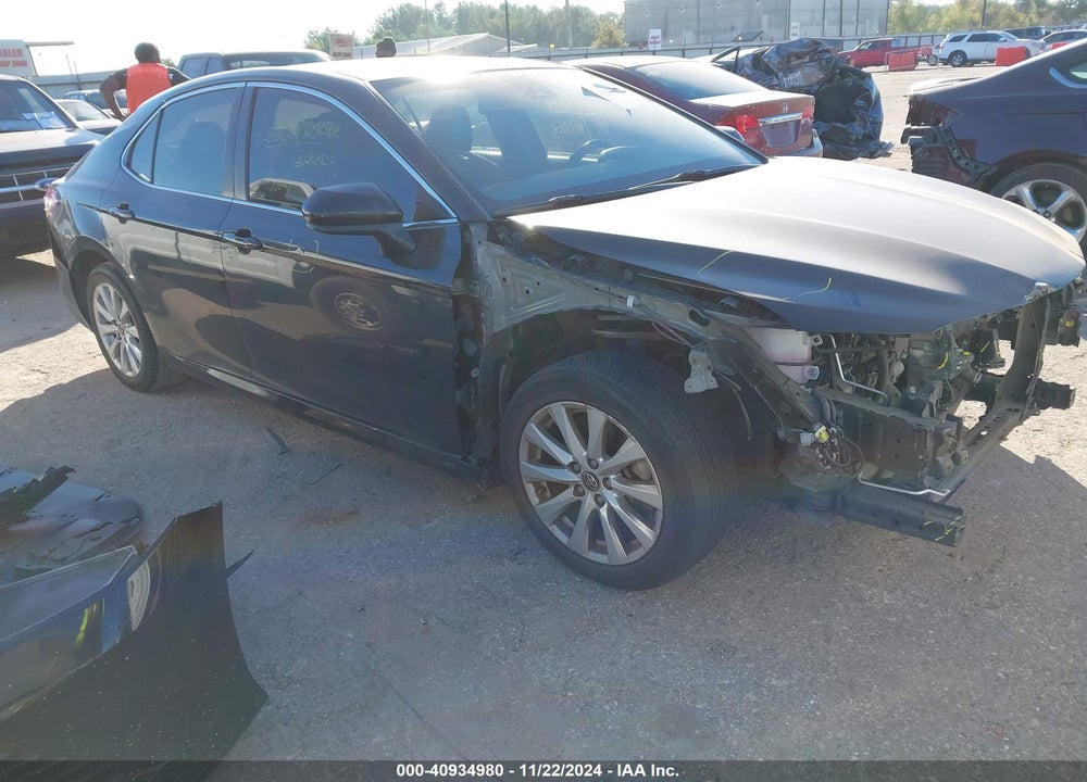 2018 TOYOTA CAMRY LE VIN: JTNB11HK8J3028898