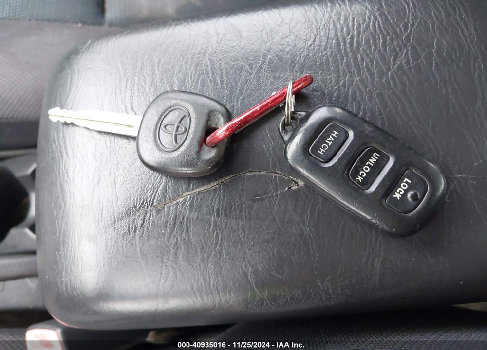 2005 TOYOTA MATRIX/XR VIN: 2T1KR32E55C414879