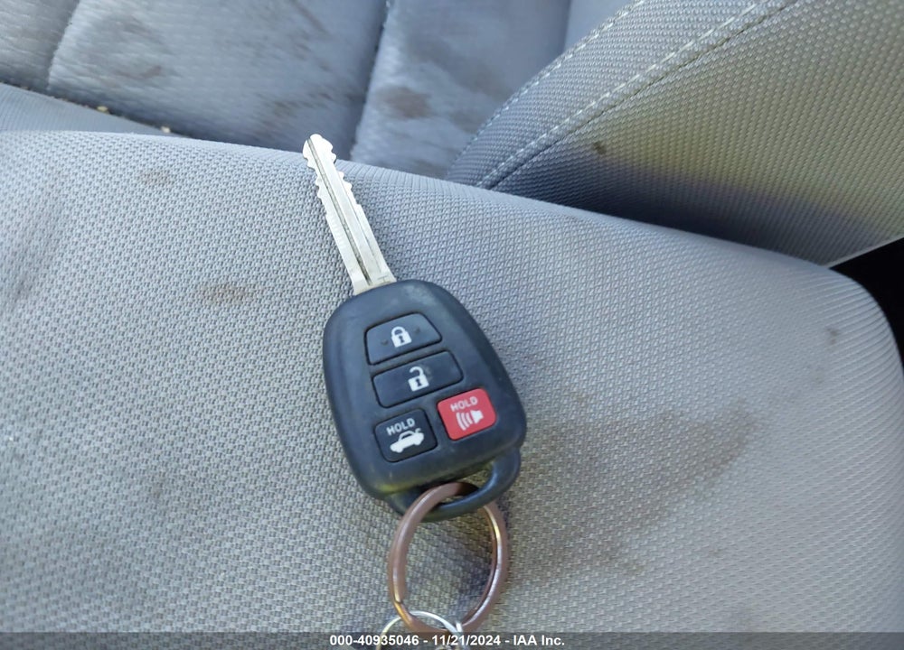 2016 TOYOTA COROLLA LE VIN: 5YFBURHE5GP558895
