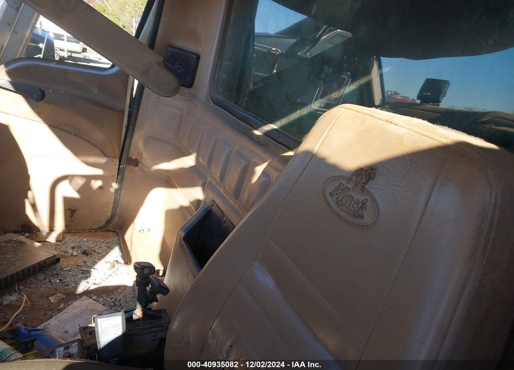 2006 MACK CV713 CV700 VIN: 1M2AG11C16M042477