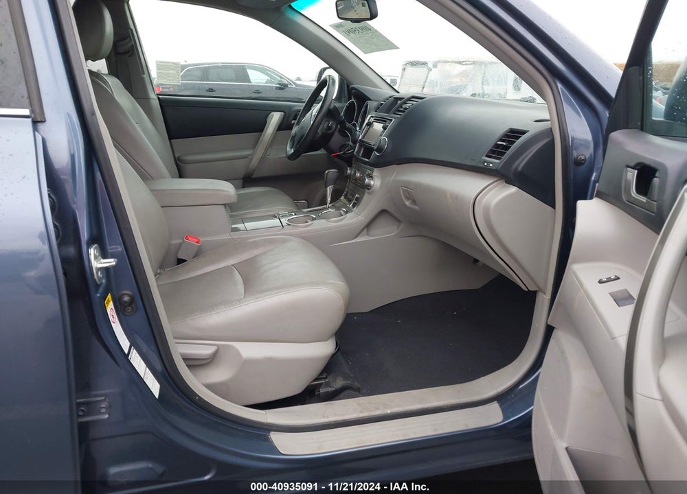 2013 TOYOTA HIGHLANDER SE V6 VIN: 5TDBK3EH3DS245655