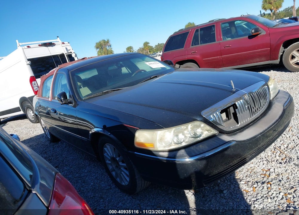 2003 LINCOLN TOWN CAR SIGNATURE VIN: 1LNHM82W73Y615105