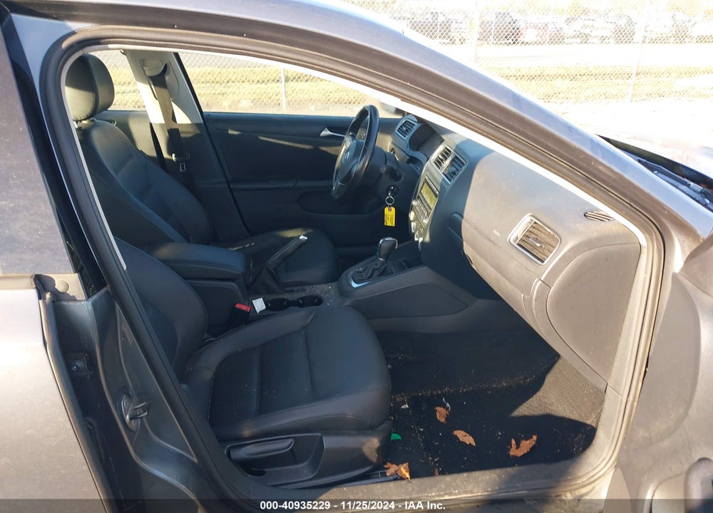 2011 VOLKSWAGEN JETTA 2.5L SE VIN: 3VWDZ7AJ8BM319005