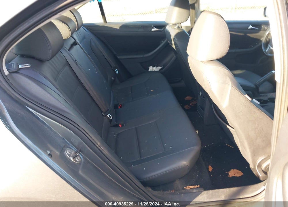 2011 VOLKSWAGEN JETTA 2.5L SE VIN: 3VWDZ7AJ8BM319005