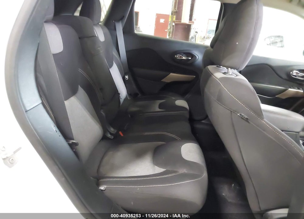 2018 JEEP CHEROKEE LATITUDE 4X4 VIN: 1C4PJMCB4JD581576