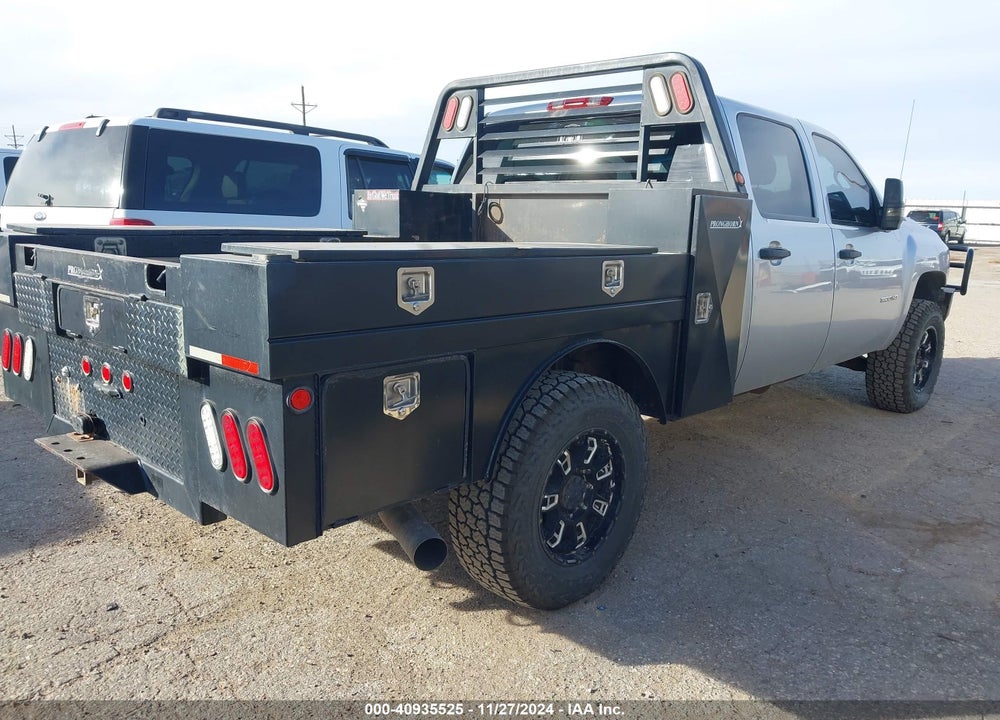 2011 CHEVROLET SILVERADO 3500HD LT VIN: 1GC4K0C80BF102055