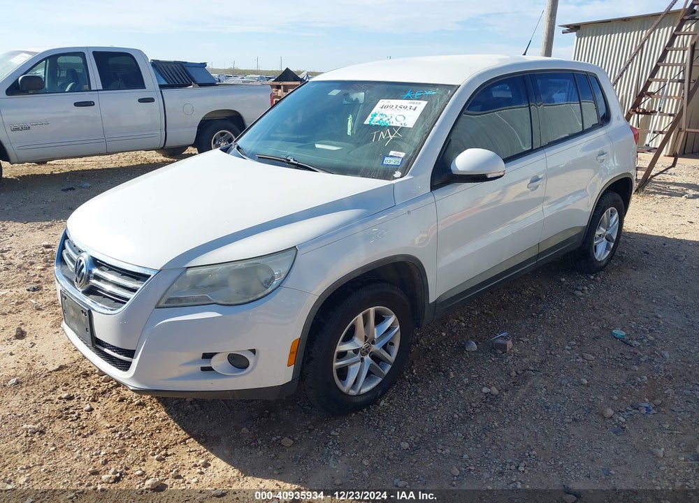 2011 VOLKSWAGEN TIGUAN S VIN: WVGAV7AX0BW559070