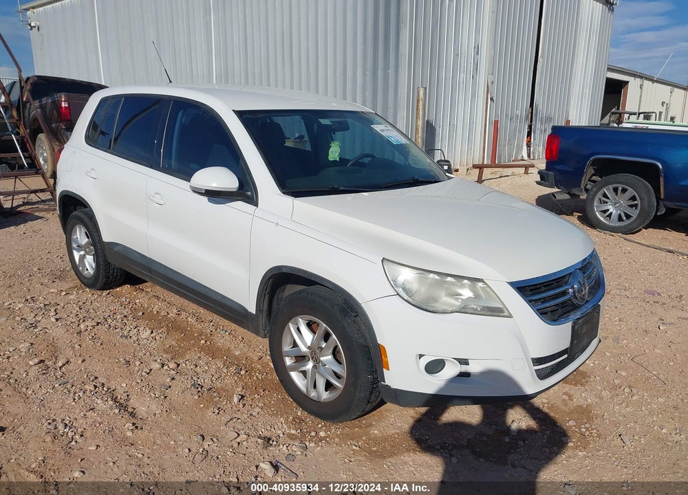 2011 VOLKSWAGEN TIGUAN S VIN: WVGAV7AX0BW559070