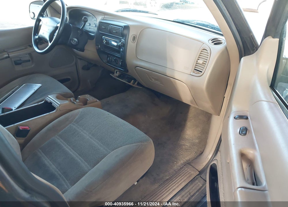 2000 FORD EXPLORER XLS VIN: 1FMZU62X8YUB20380