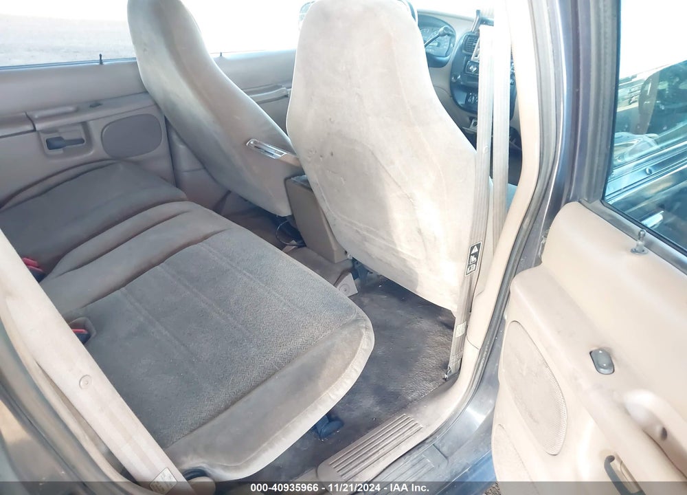 2000 FORD EXPLORER XLS VIN: 1FMZU62X8YUB20380