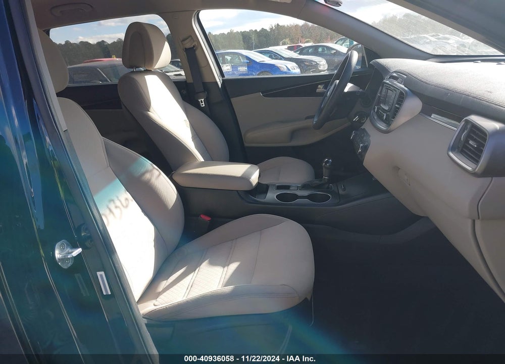 2016 KIA SORENTO 2.4L LX VIN: 5XYPGDA32GG009846